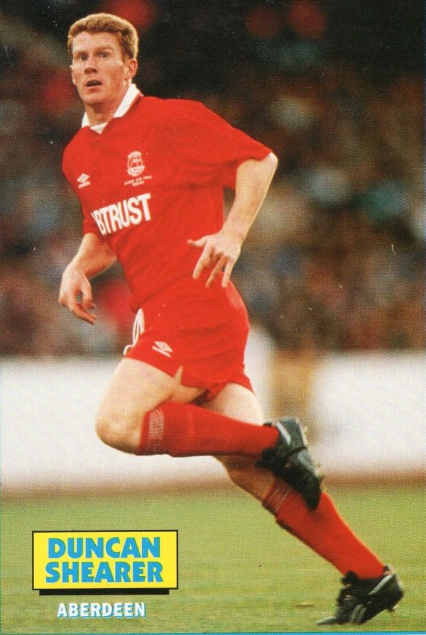 Duncan Shearer in action for Aberdeen