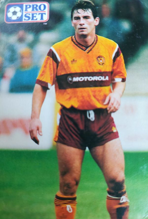 Pro Set football card of Dougie Arnott playing for Motherwell in the 1990s